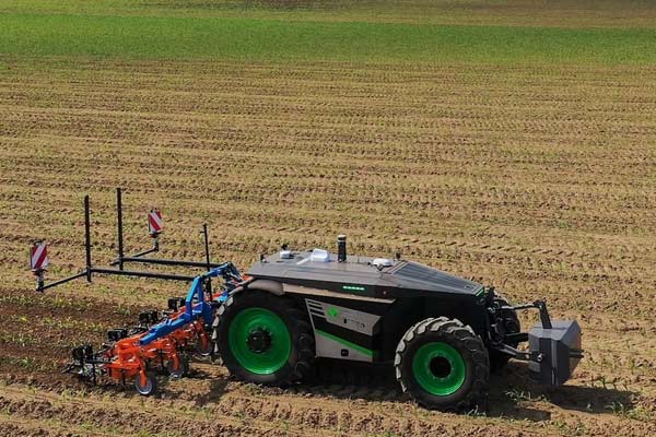 Robot Tractor.jpg